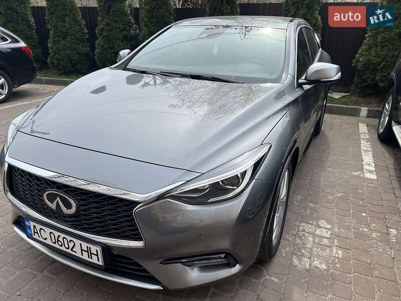 Infiniti Q30 (2016)