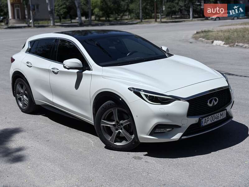Infiniti Q30 (2017)