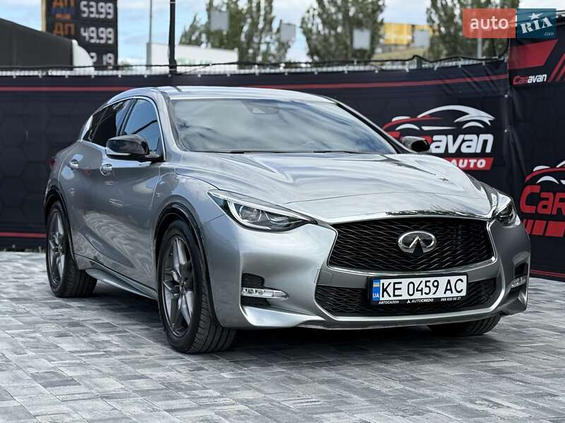Infiniti Q30 (2016)