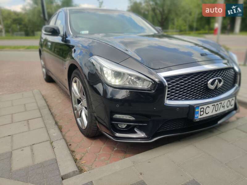 Infiniti Q70 (2015)