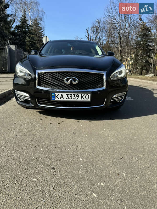Infiniti Q70 (2016)
