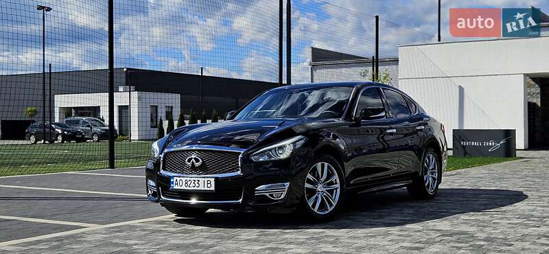 Infiniti Q70 (2015)