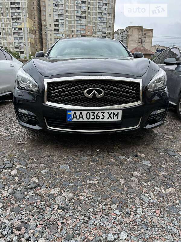 Infiniti Q70 (2015)
