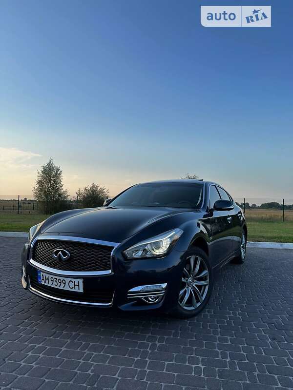 Infiniti Q70 (2015)