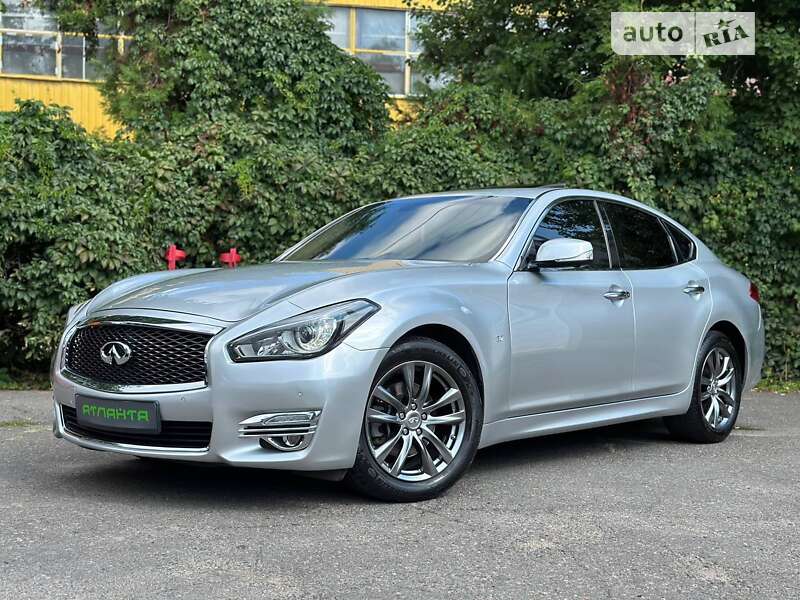 Infiniti Q70 (2017)