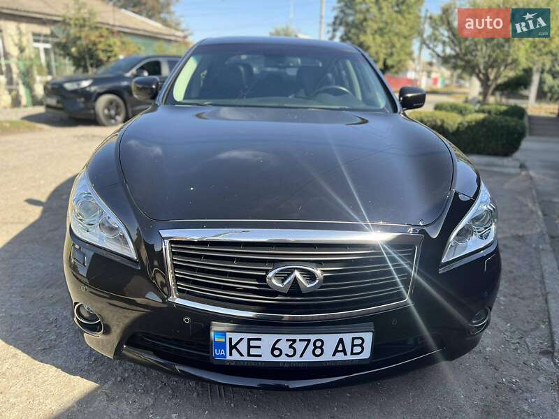 Infiniti Q70 (2013)