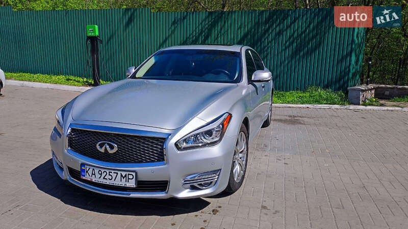 Infiniti Q70 (2017)