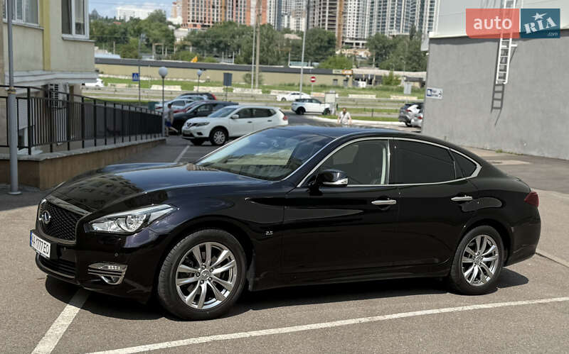 Infiniti Q70 (2017)