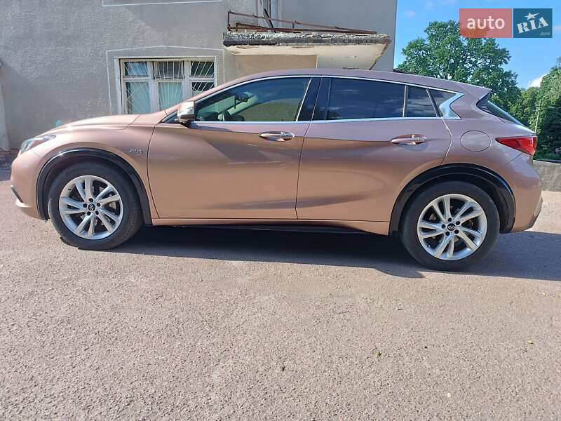 Infiniti Qx30 (2017)