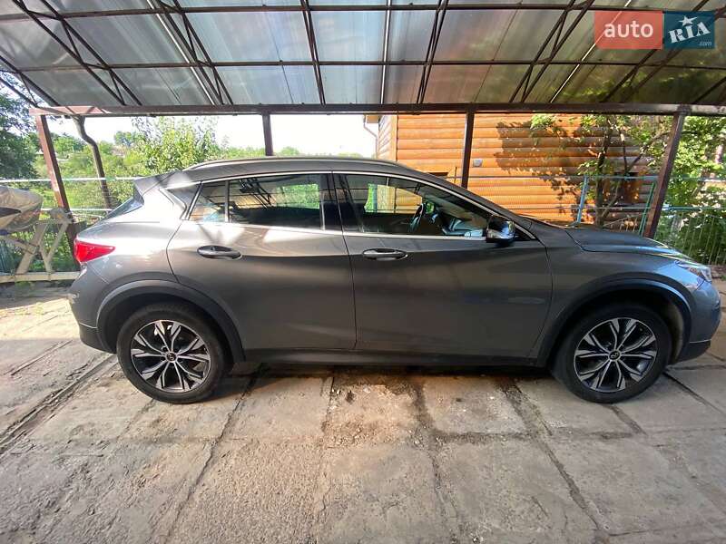 Infiniti Qx30 (2016)