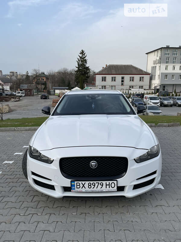 Jaguar Xe (2019)