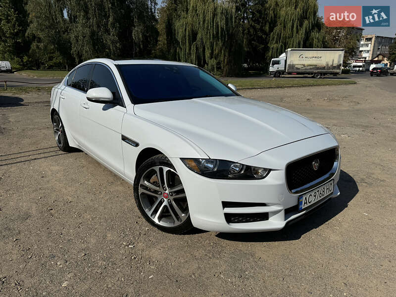 Jaguar Xe (2017)