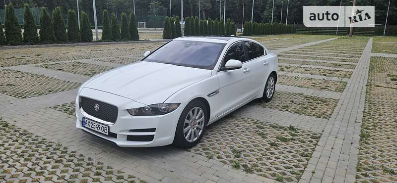 Jaguar Xe (2018)