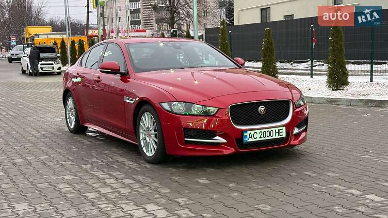 Jaguar Xe (2016)