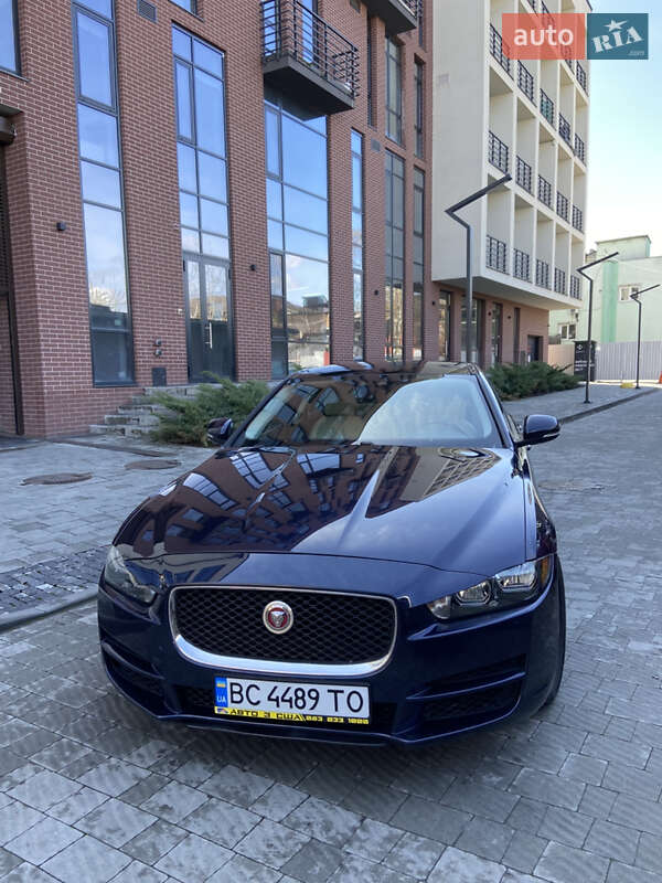 Jaguar Xe (2016)