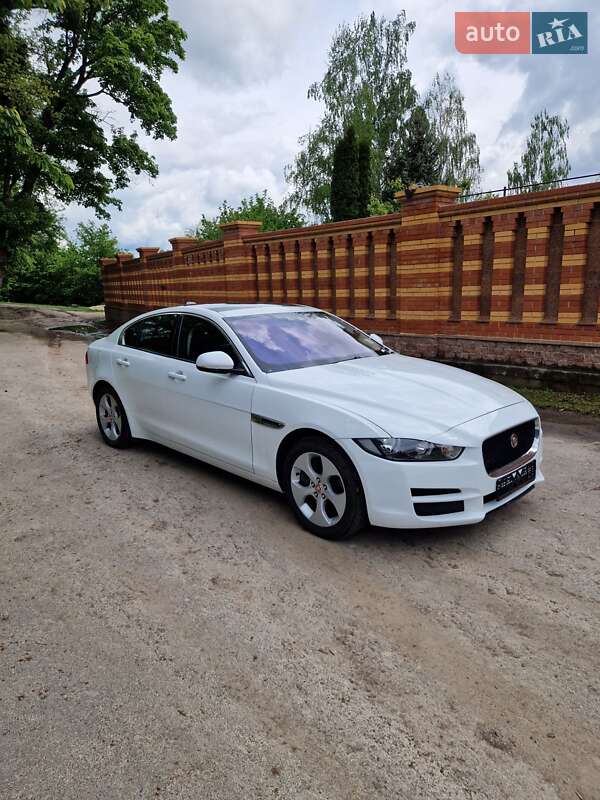 Jaguar Xe (2017)