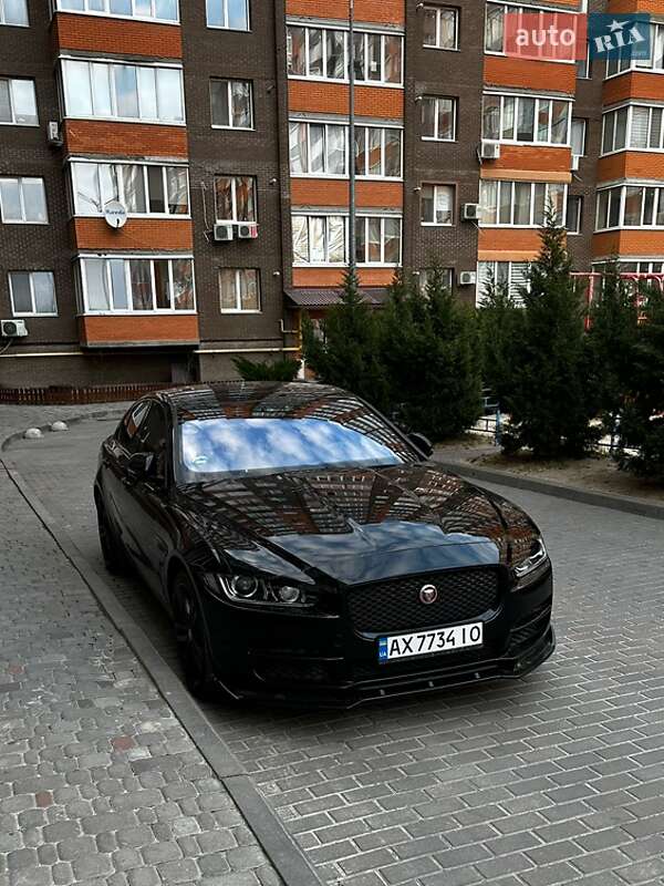 Jaguar Xe (2016)