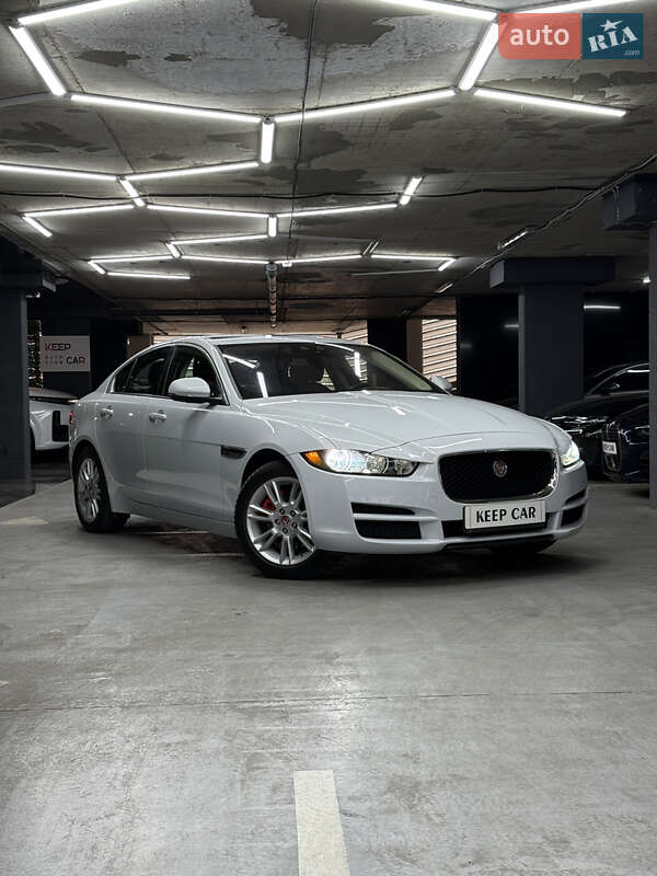 Jaguar Xe (2016)