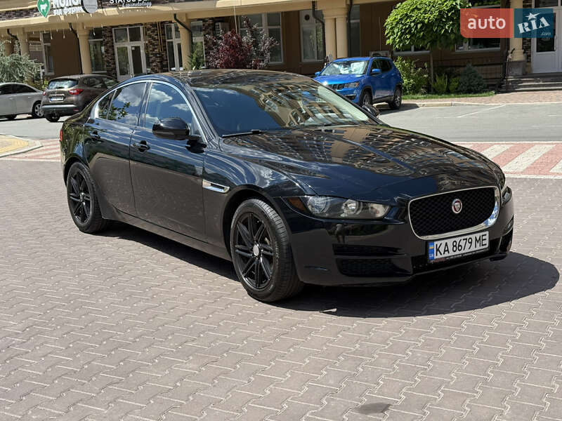 Jaguar Xe (2016)