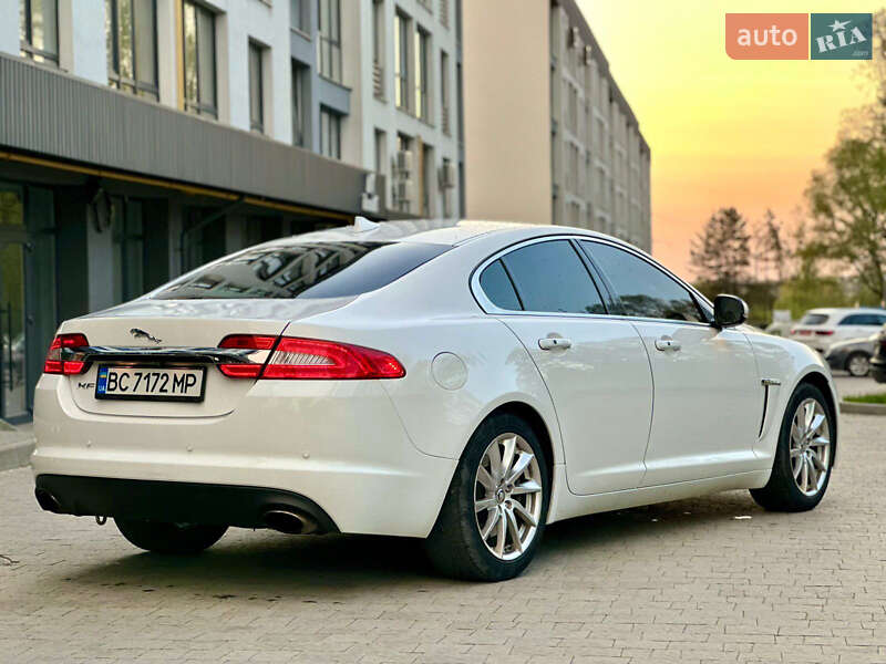 Jaguar Xf (2012)