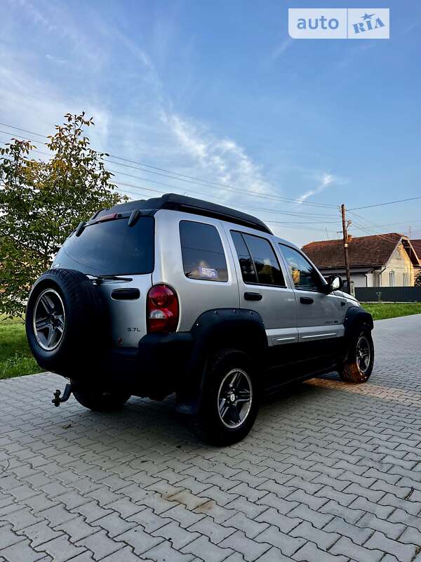 Jeep Cherokee (2003)