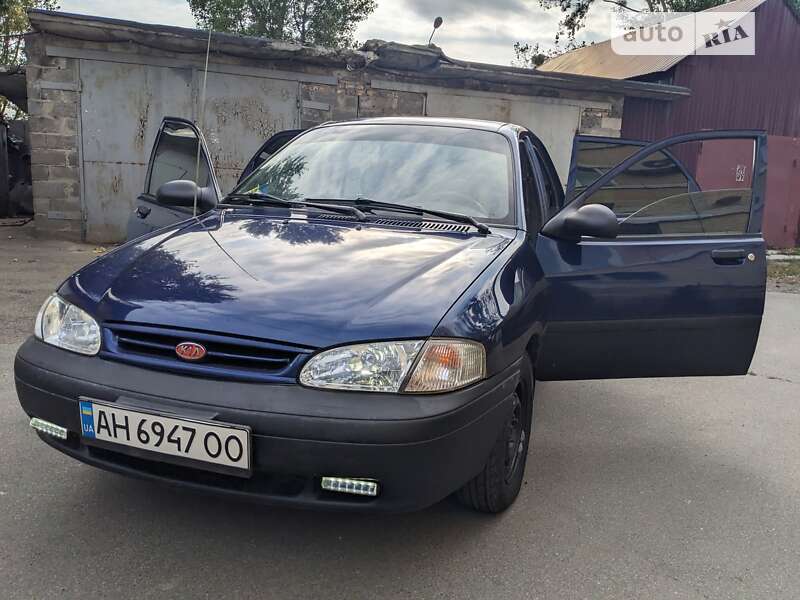 Kia Avella (1998)