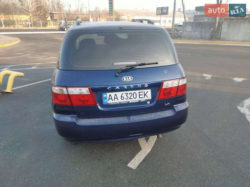 Kia Carens (2006)