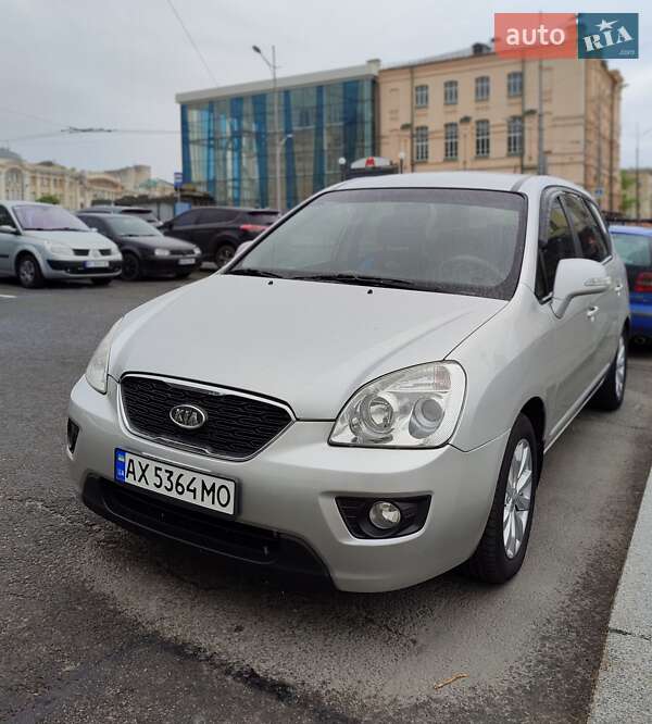 Kia Carens (2011)