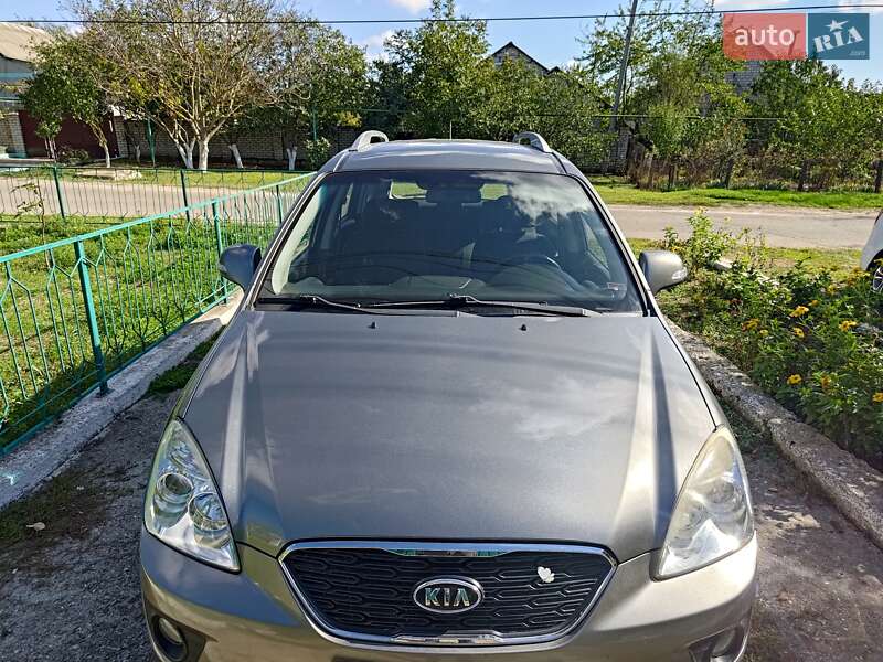Kia Carens (2010)
