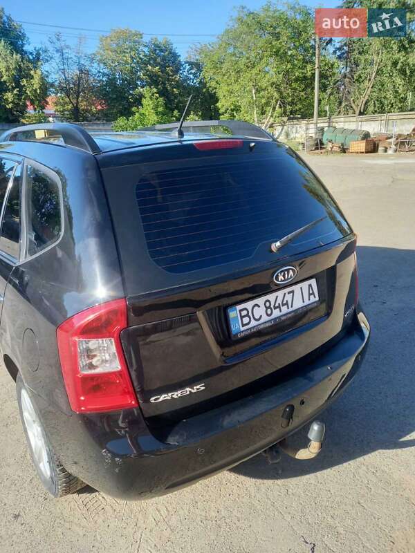Kia Carens (2008)