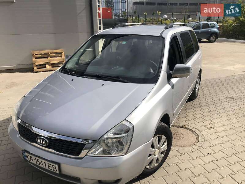 Kia Carnival (2011)