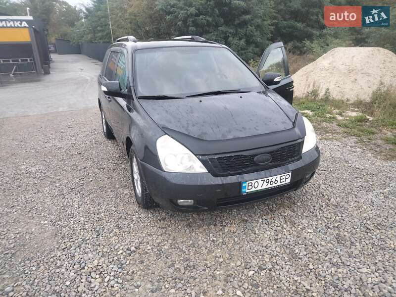 Kia Carnival (2012)