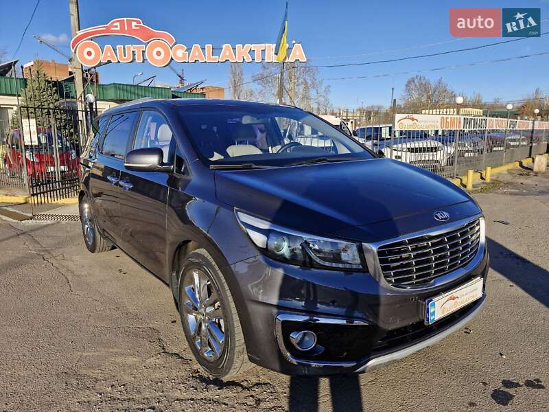 Kia Carnival (2015)