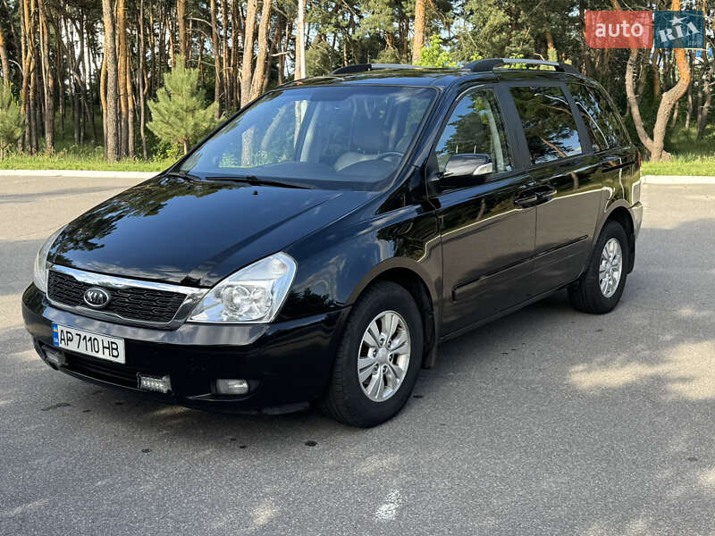 Kia Carnival (2012)