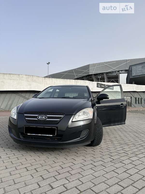 Kia Ceed (2008)