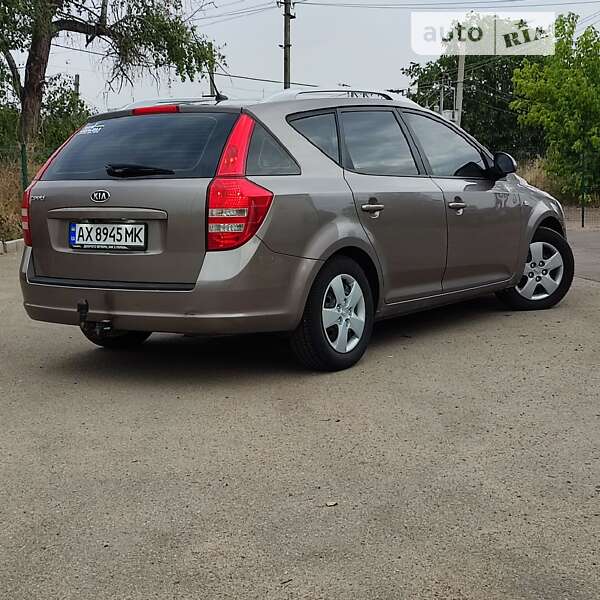 Kia Ceed (2008)