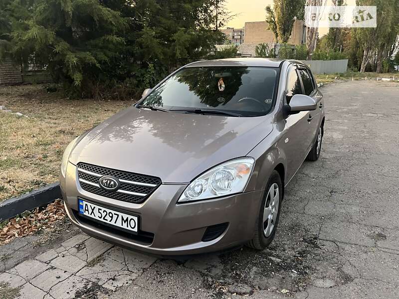 Kia Ceed (2007)