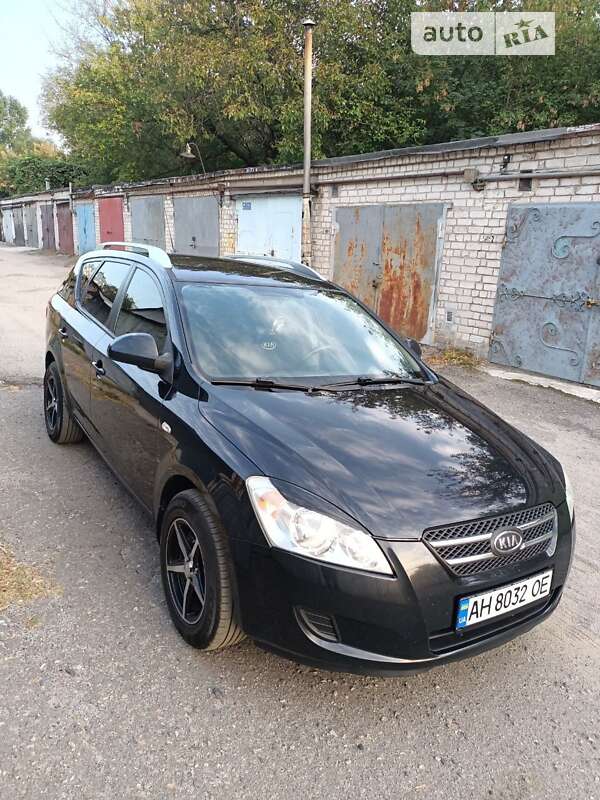 Kia Ceed (2008)
