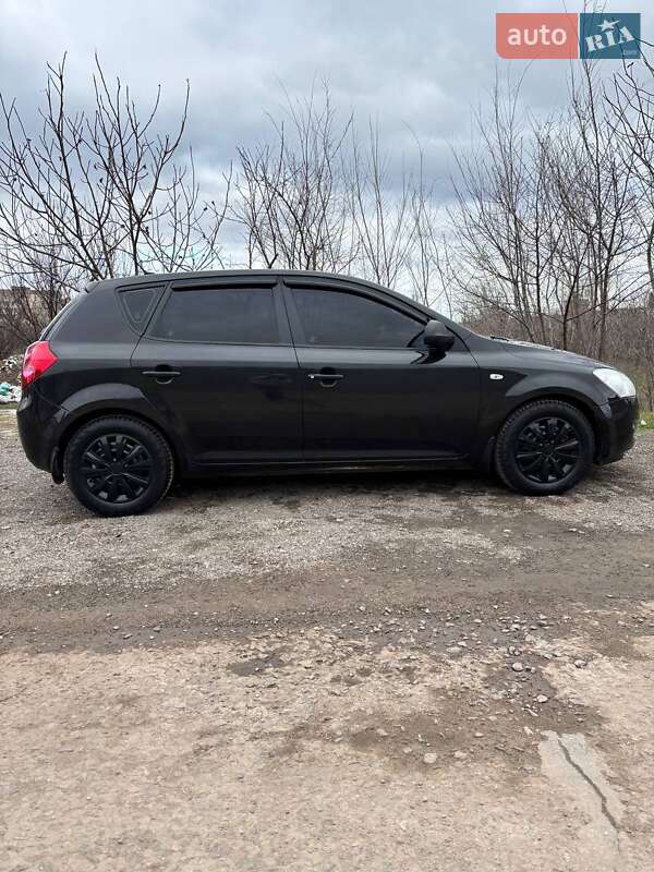 Kia Ceed (2008)