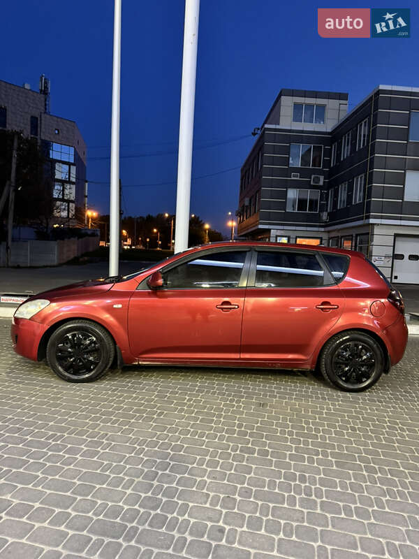 Kia Ceed (2008)
