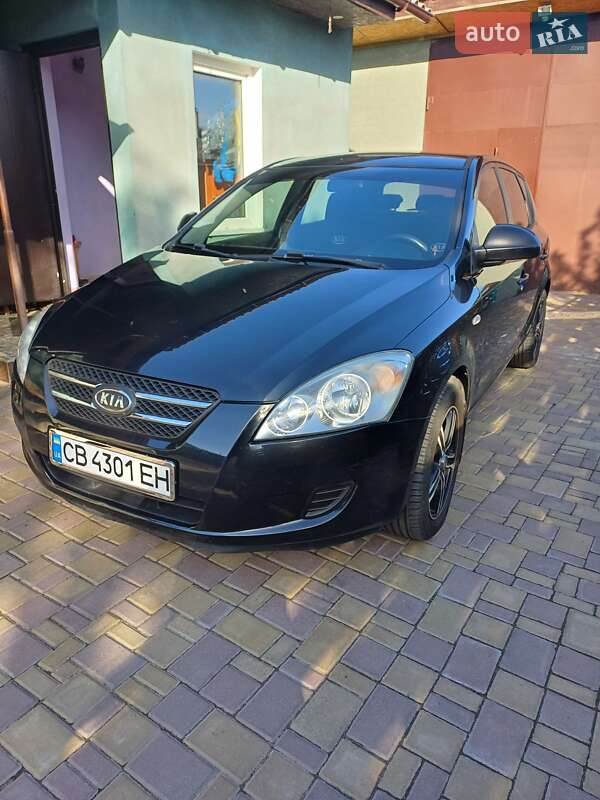 Kia Ceed (2007)