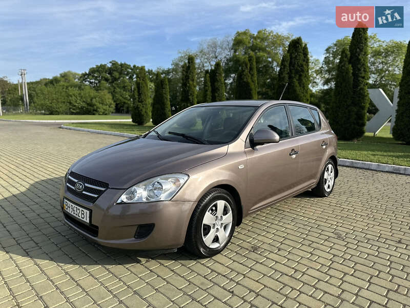 Kia Ceed (2007)