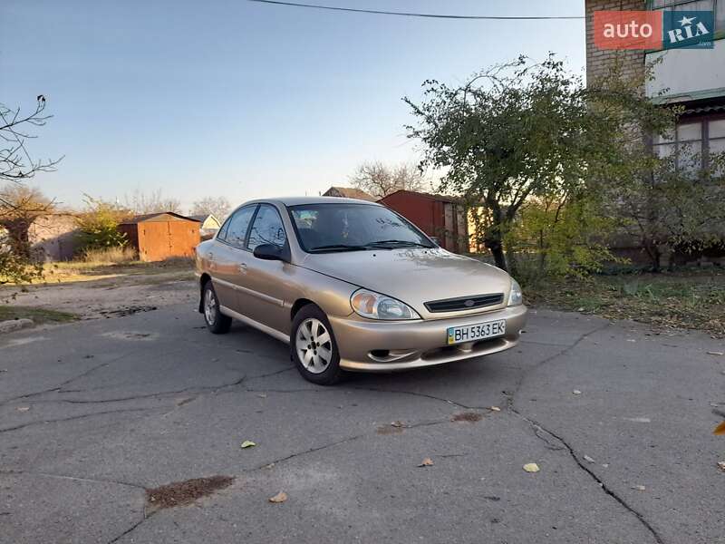 Kia Rio (2000)