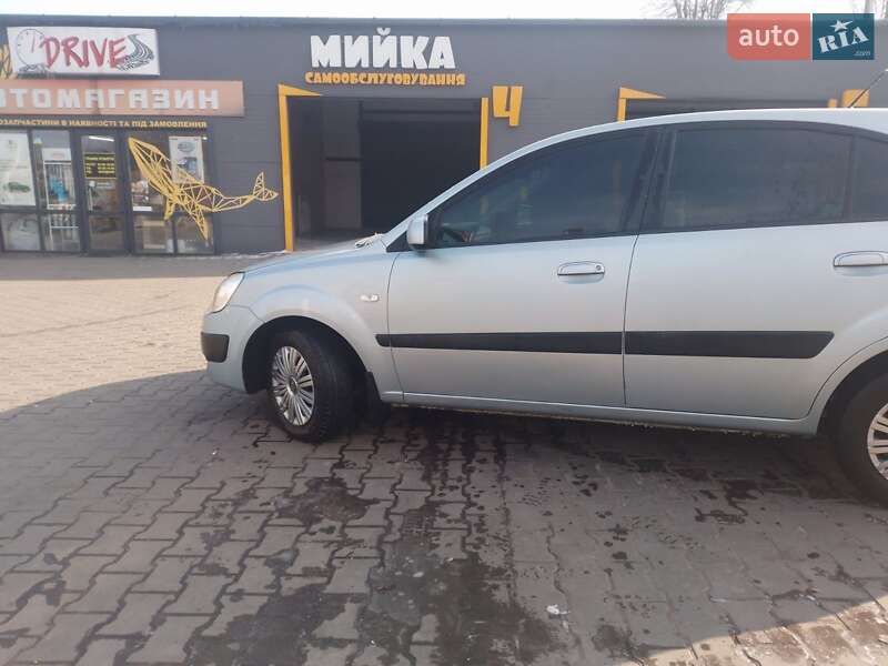 Kia Rio (2007)