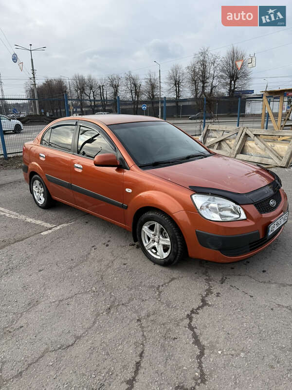 Kia Rio (2007)
