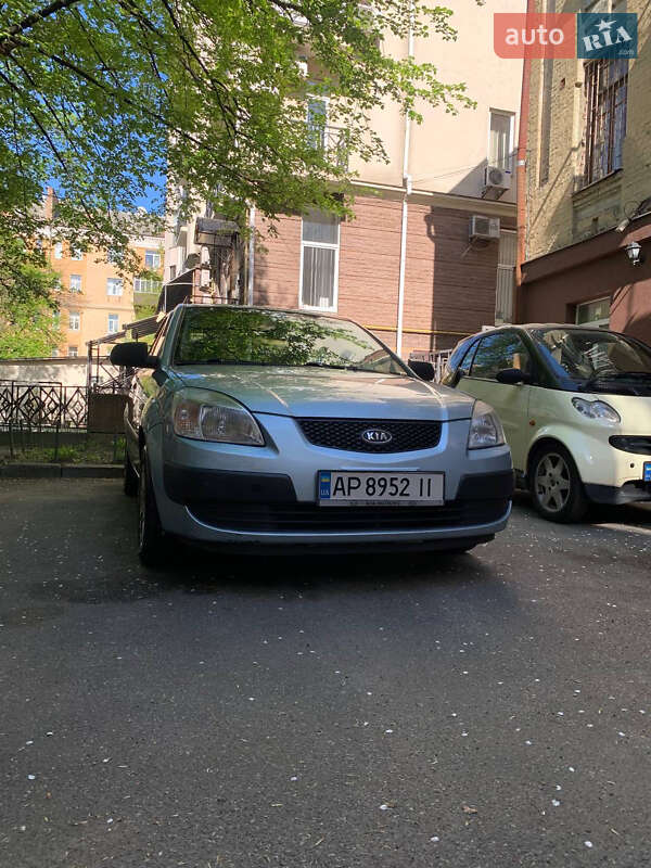 Kia Rio (2007)