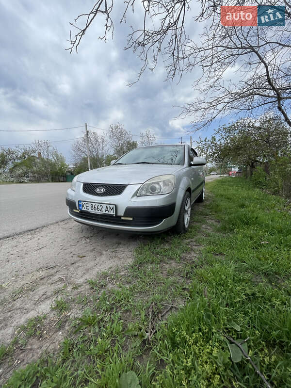 Kia Rio (2007)