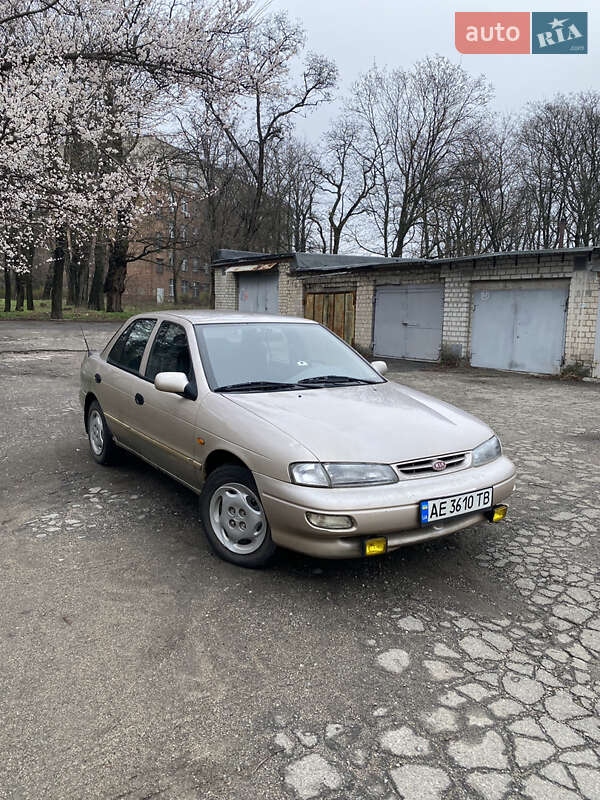Kia Sephia (1998)