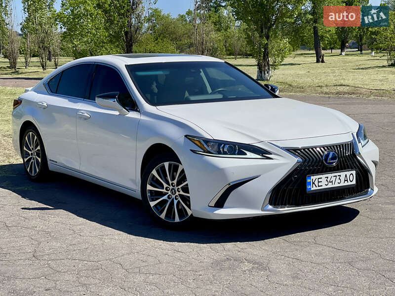 Lexus Es (2021)