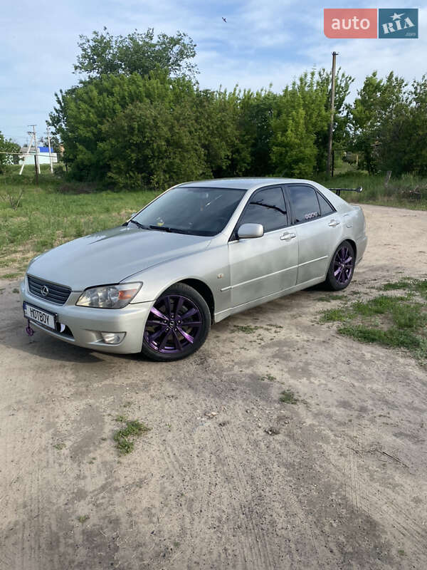Lexus Is (1999)